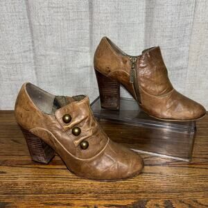 Anthro Seychelles Cognac Brown Distressed Leather Bootie w/Brass Buttons Size 9